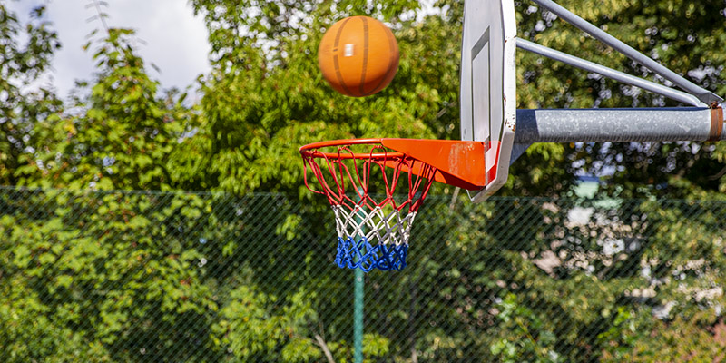 Basket är lika kul som fotboll